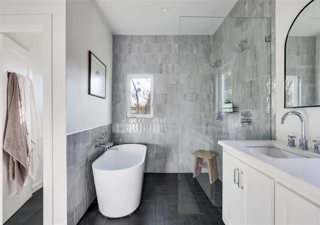 Photo 4 of Single family home for sale at 906 E 14th Street #A, Austin, TX 78702 | MLS# 5504633 | Listing updated on 2026-10-27