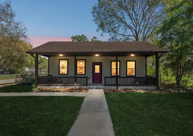 Photo 1 of Single family home for sale at 401 Rivers St, Smithville, TX 78957 | MLS# 7528912 | Listing updated on 2026-10-09