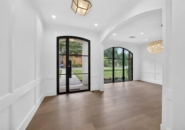 Photo 3 of Single family home for sale at 5 Scott Crescent, Austin, TX 78703 | MLS# 7844293 | Listing updated on 2026-10-08