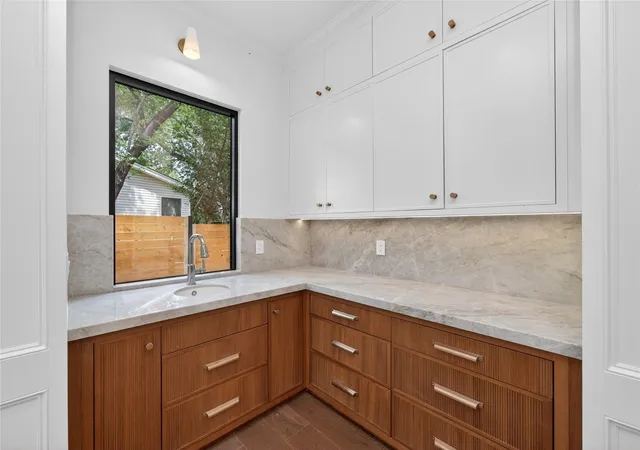 Photo 4 of Single family home for sale at 5 Scott Crescent, Austin, TX 78703 | MLS# 7844293 | Listing updated on 2026-10-08