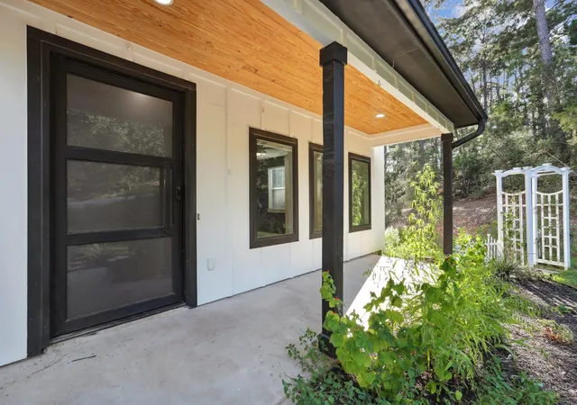 Photo 1 of Single family home for sale at 105 Mokolii Ct, Bastrop, TX 78602 | MLS# 6044906 | Listing updated on 2026-10-09