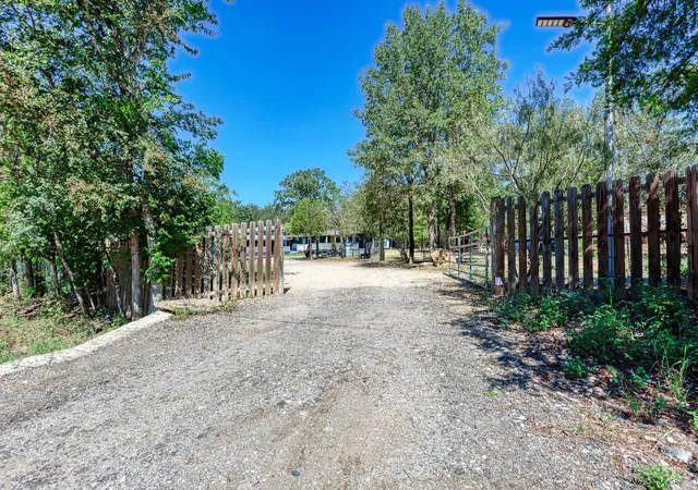 Photo 3 of Manufactured home for sale at 181 Waugh Way, Bastrop, TX 78602 | MLS# 2992010 | Listing updated on 2026-10-10