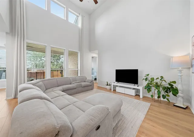 Photo 4 of Single family home for sale at 1005 Rollingwood Trl, Georgetown, TX 78633 | MLS# 1866208 | Listing updated on 2026-10-09