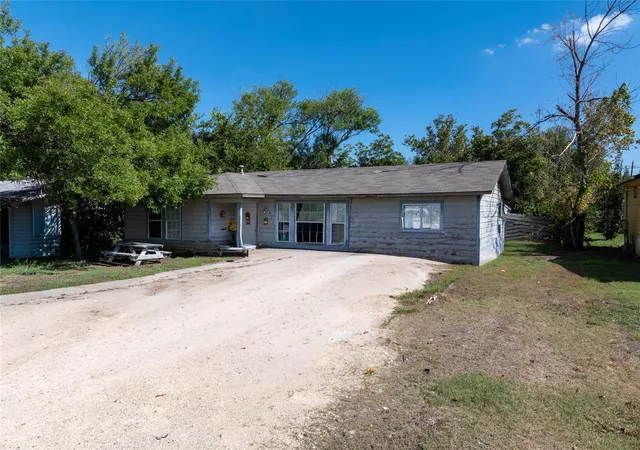Photo 3 of Single family home for sale at 413 Patricia Dr, San Marcos, TX 78666 | MLS# 1941802 | Listing updated on 2026-10-09