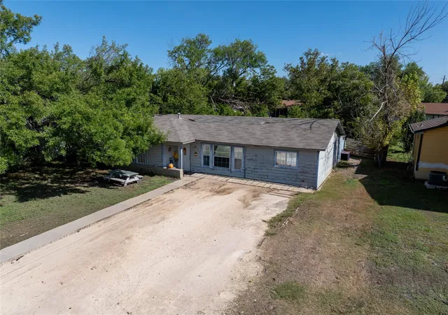 Photo 3 of Single family home for sale at 413 Patricia Dr, San Marcos, TX 78666 | MLS# 1941802 | Listing updated on 2026-10-10