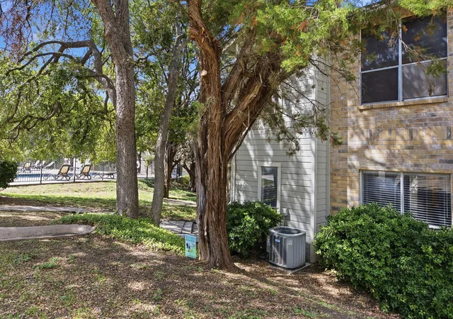 Listing Photo 4 - Condo for sale in building located at 2450 Wickersham Ln, Austin, TX 78741 - Unit #1001