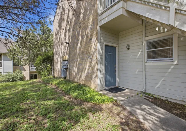 Listing Photo 5 - Condo for sale in building located at 2450 Wickersham Ln, Austin, TX 78741 - Unit #1001