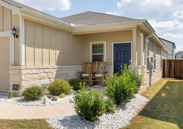 Photo 2 of Single family home for sale at 428 Stone Water Ln, Jarrell, TX 76537 | MLS# 3990142 | Listing updated on 2026-10-09