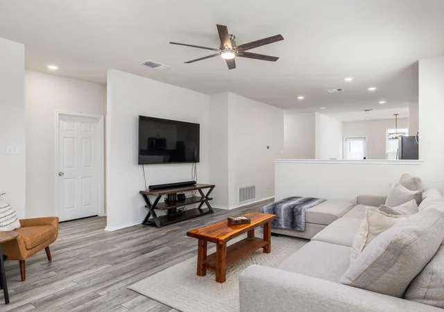 Photo 3 of Single family home for sale at 428 Stone Water Ln, Jarrell, TX 76537 | MLS# 3990142 | Listing updated on 2026-10-09