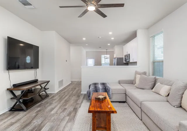 Photo 3 of Single family home for sale at 428 Stone Water Ln, Jarrell, TX 76537 | MLS# 3990142 | Listing updated on 2026-10-09
