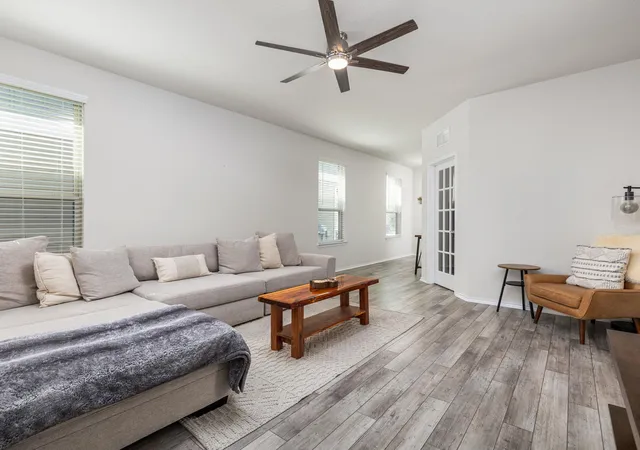 Photo 4 of Single family home for sale at 428 Stone Water Ln, Jarrell, TX 76537 | MLS# 3990142 | Listing updated on 2026-10-09