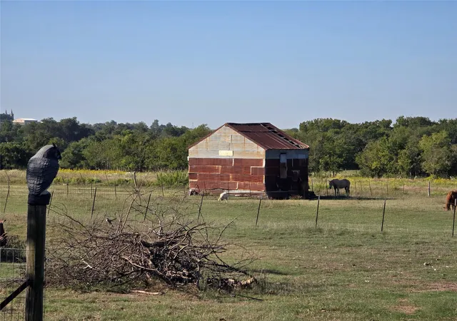 Photo 4 of House for sale at 401 County Rd 315, Jarrell, TX 76537 | MLS# 3471348 | Listing updated on 2026-10-09