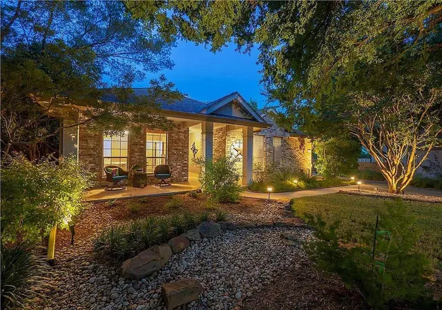 Single family home for sale at 2812 Cascade Fls Dr, Austin, TX 78738 | MLS# 1790245