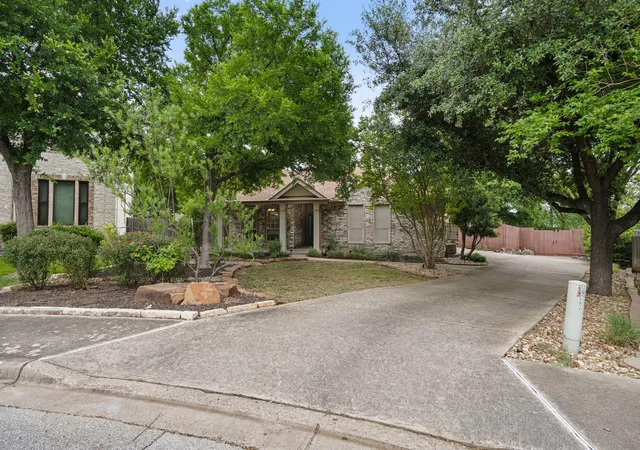 Photo 2 of Single family home for sale at 2812 Cascade Fls Dr, Austin, TX 78738 | MLS# 1790245 | Listing updated on 2026-10-10