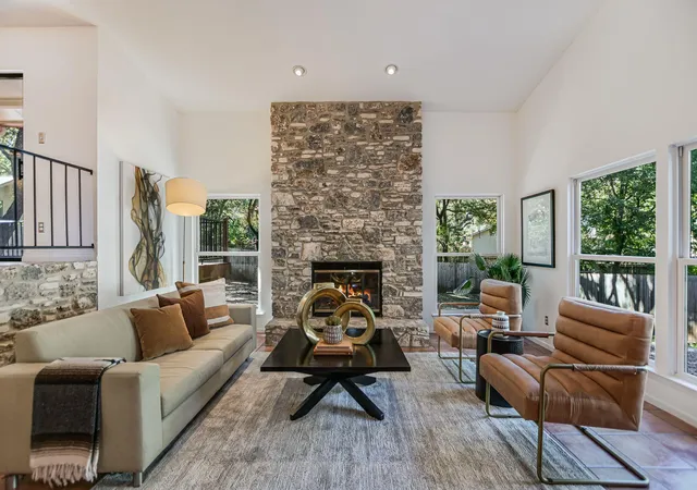 Photo 1 of Single family home for sale at 11202 Oak View Dr, Austin, TX 78759 | MLS# 9335277 | Listing updated on 2026-10-28