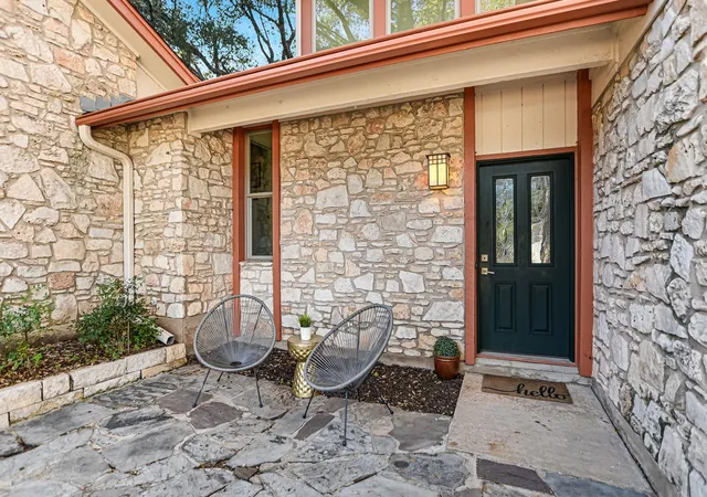 Photo 2 of Single family home for sale at 11202 Oak View Dr, Austin, TX 78759 | MLS# 9335277 | Listing updated on 2026-10-28