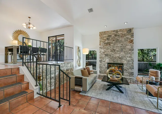 Photo 3 of Single family home for sale at 11202 Oak View Dr, Austin, TX 78759 | MLS# 9335277 | Listing updated on 2026-10-28