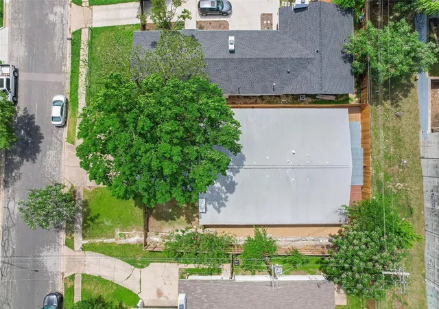 Photo 3 of House for sale at 2504 Audubon Pl, Austin, TX 78741 | MLS# 1877366 | Listing updated on 2026-10-13