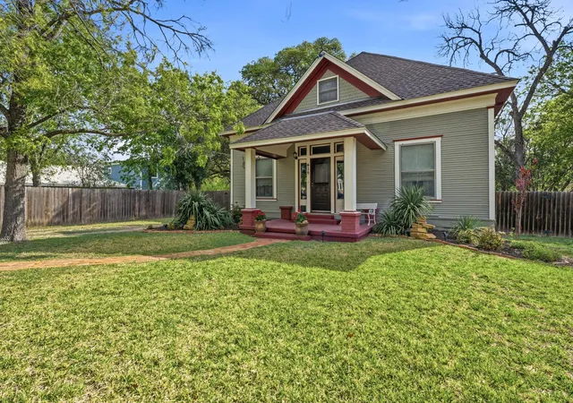 Photo 1 of Single family home for sale at 410 Cibilo St, Lockhart, TX 78644 | MLS# 1838370 | Listing updated on 2026-10-09