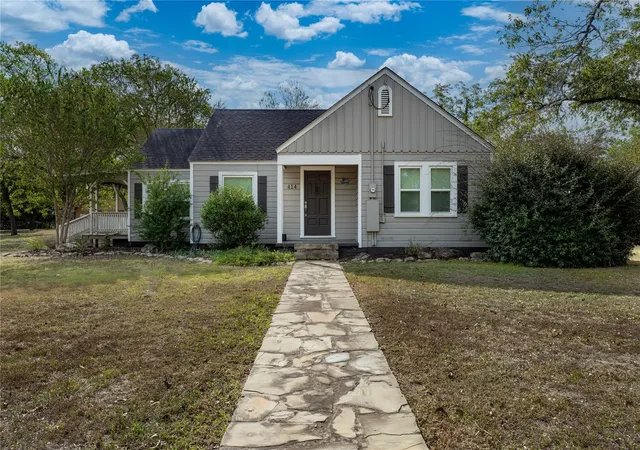 Photo 1 of Single family home for sale at 414 E Eblin St, La Grange, TX 78945 | MLS# 9299992 | Listing updated on 2026-10-09