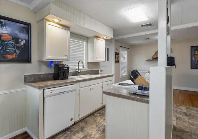 Photo 3 of Single family home for sale at 414 E Eblin St, La Grange, TX 78945 | MLS# 9299992 | Listing updated on 2026-10-10