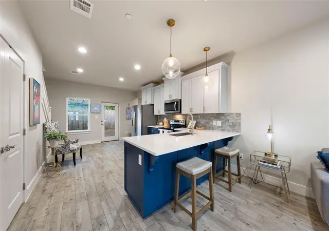 Photo 3 of Townhouse for sale at 1123 Paniolo Dr, Boerne, TX 78006 | MLS# 5723803 | Listing updated on 2026-10-12