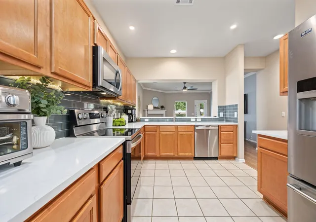 Photo 3 of Single family home for sale at 216 Hoot Owl Ln N, Leander, TX 78641 | MLS# 4708274 | Listing updated on 2026-10-22