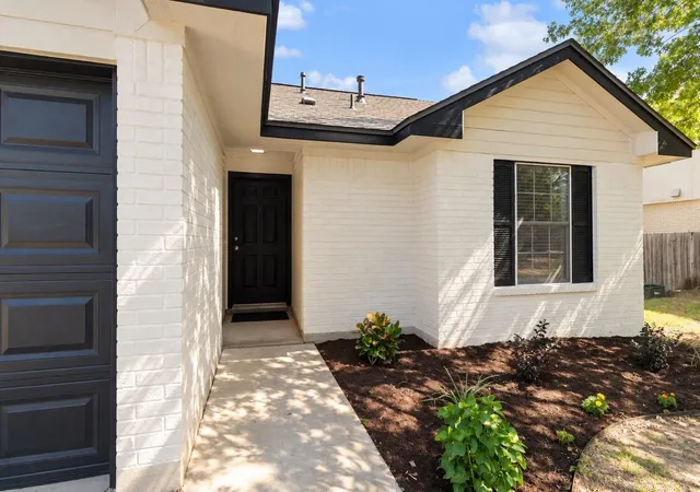 Photo 1 of Single family home for sale at 156 Keystone Loop, Kyle, TX 78640 | MLS# 3777908 | Listing updated on 2026-10-10