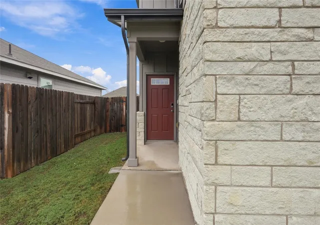Photo 2 of Single family home for sale at 213 Little Green Trl, Jarrell, TX 76537 | MLS# 2946565 | Listing updated on 2026-10-10