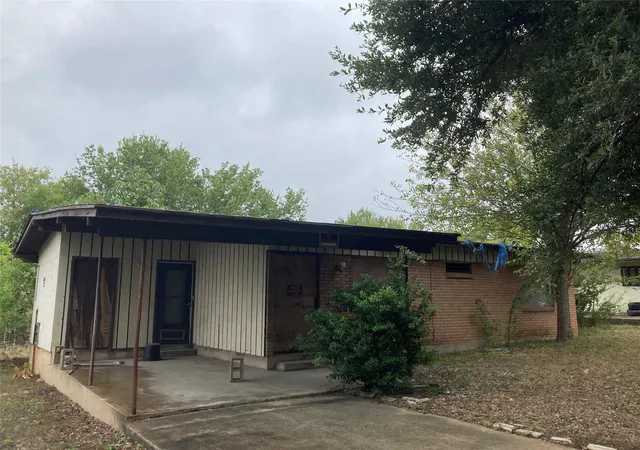 Photo 2 of Single family home for sale at 4809 Eastdale Dr, Austin, TX 78723 | MLS# 9408571 | Listing updated on 2026-10-10