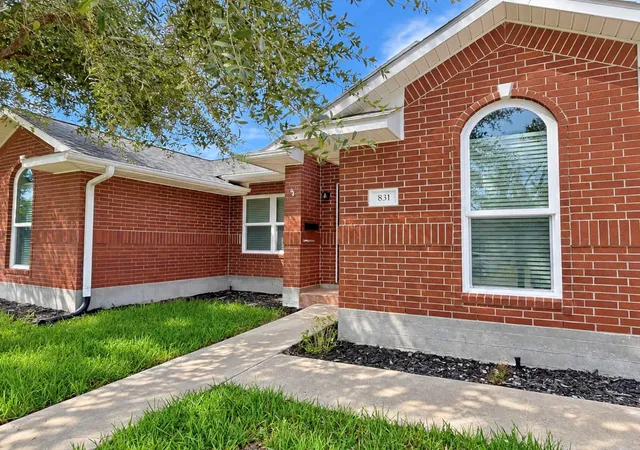 Photo 2 of Single family home for sale at 831 Whispering Oaks Dr, Giddings, TX 78942 | MLS# 1120110 | Listing updated on 2026-10-10