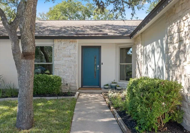 Photo 2 of Single family home for sale at 5101 Trail W Dr, Austin, TX 78735 | MLS# 8003808 | Listing updated on 2026-10-28