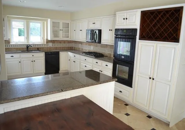Photo 2 of Condo for sale at 9309 Knoll Crst Loop, Austin, TX 78759 | MLS# 8011315 | Listing updated on 2026-10-19