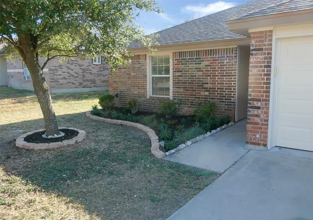Photo 2 of Single family home for sale at 113 Soapstone Dr, Jarrell, TX 76537 | MLS# 4326010 | Listing updated on 2026-10-13