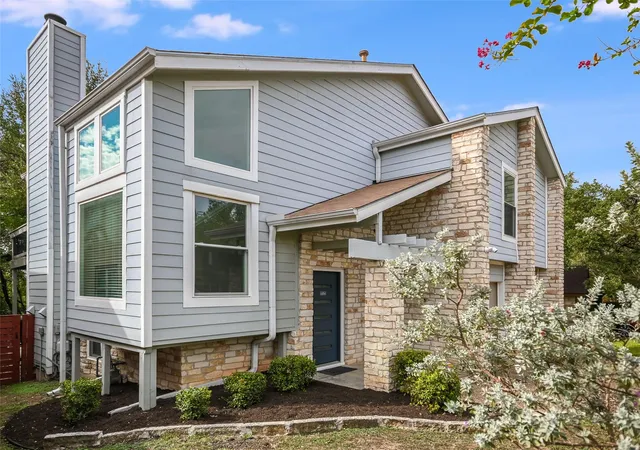 Photo 1 of Single family home for sale at 9202 Knoll Crst Loop, Austin, TX 78759 | MLS# 1760823 | Listing updated on 2026-10-29
