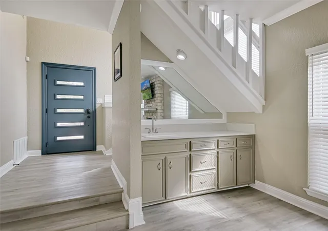 Photo 3 of Single family home for sale at 9202 Knoll Crst Loop, Austin, TX 78759 | MLS# 1760823 | Listing updated on 2026-10-29