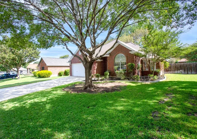 Photo 3 of Single family home for sale at 1941 Shield Dr, New Braunfels, TX 78130 | MLS# 9027921 | Listing updated on 2026-10-12