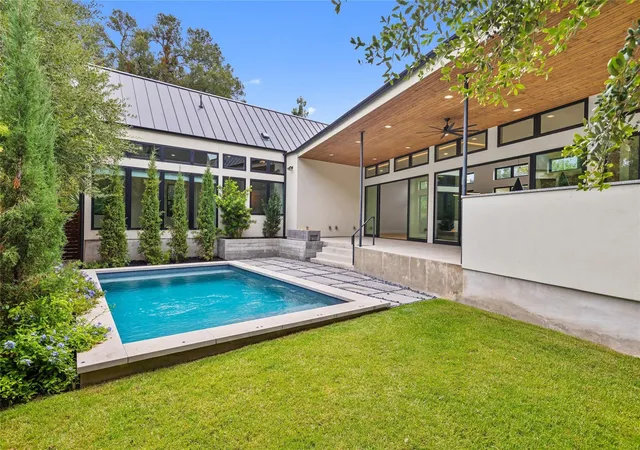 Photo 1 of Single family home for sale at 2116 Kenwood Ave, Austin, TX 78704 | MLS# 5047433 | Listing updated on 2026-10-25