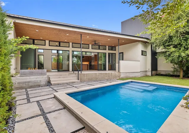 Photo 3 of Single family home for sale at 2116 Kenwood Ave, Austin, TX 78704 | MLS# 5047433 | Listing updated on 2026-10-25