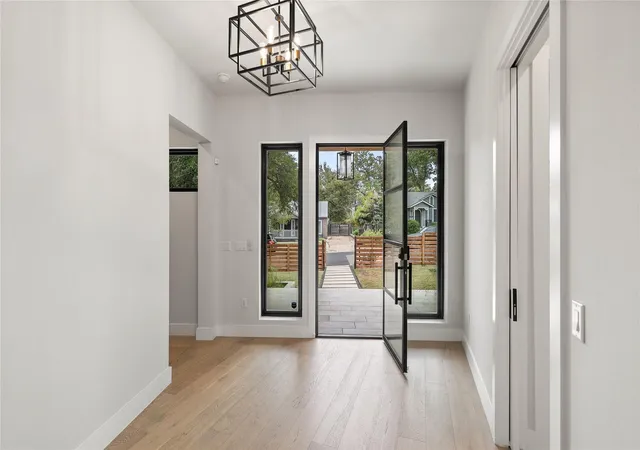Photo 3 of Single family home for sale at 2116 Kenwood Ave, Austin, TX 78704 | MLS# 5047433 | Listing updated on 2026-10-25