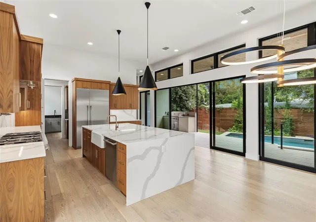 Photo 4 of Single family home for sale at 2116 Kenwood Ave, Austin, TX 78704 | MLS# 5047433 | Listing updated on 2026-10-25