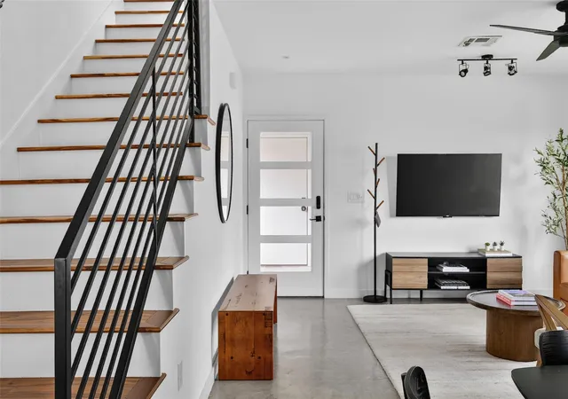 Photo 4 of Sale Pending at 1605 Chelsea Ln #2, Austin, TX 78704 | MLS# 5941040 | Listing updated on 2026-10-27