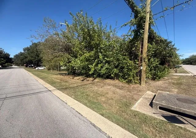 Photo 1 of Land for sale at 402 E Liberty Ave, Round Rock, TX 78664 | MLS# 2544472 | Listing updated on 2026-10-16