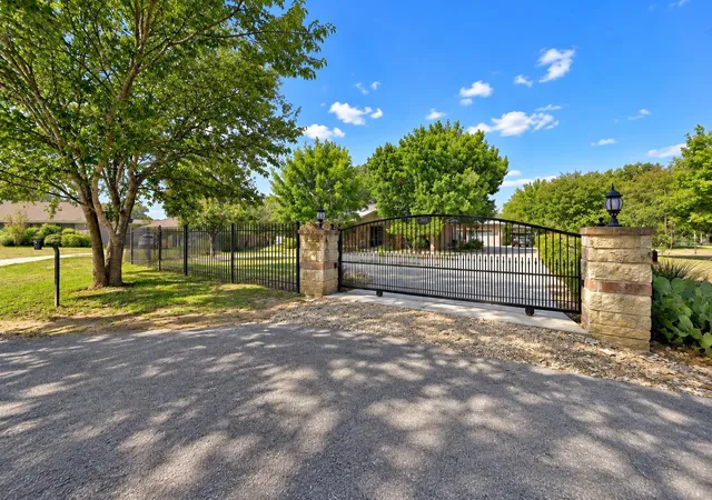 Photo 4 of Single family home for sale at 882 Cottonseed Run, Martindale, TX 78655 | MLS# 3123507 | Listing updated on 2026-10-14