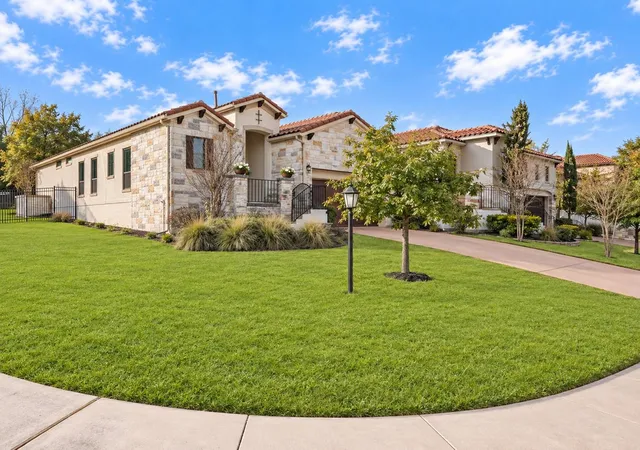 Photo 2 of Single family home for sale at 403 Indianwood Dr, Austin, TX 78738 | MLS# 7957768 | Listing updated on 2026-10-30