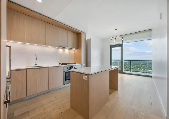 Listing Photo 3 - Condo for sale in 44 East Avenue located at 44 E Ave, Austin, TX 78701 - Unit #3305