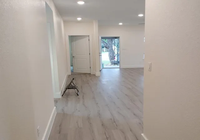 Photo 1 of Single family home for sale at 928 E Cameron Ave, Rockdale, TX 76567 | MLS# 7964358 | Listing updated on 2026-10-30