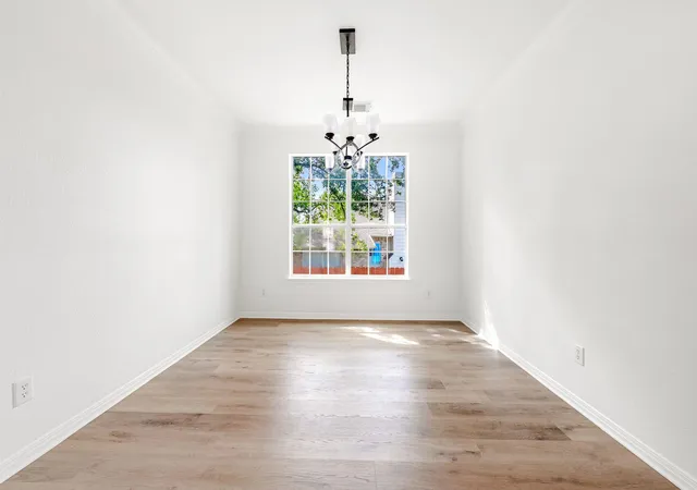 Photo 4 of Single family home for sale at 2950 Lantana Ridge Dr, Austin, TX 78732 | MLS# 7395183 | Listing updated on 2026-10-23