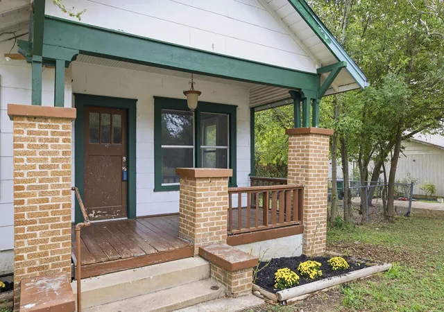 Photo 2 of Single family home for sale at 508 Sloan St, Taylor, TX 76574 | MLS# 8090937 | Listing updated on 2026-10-21