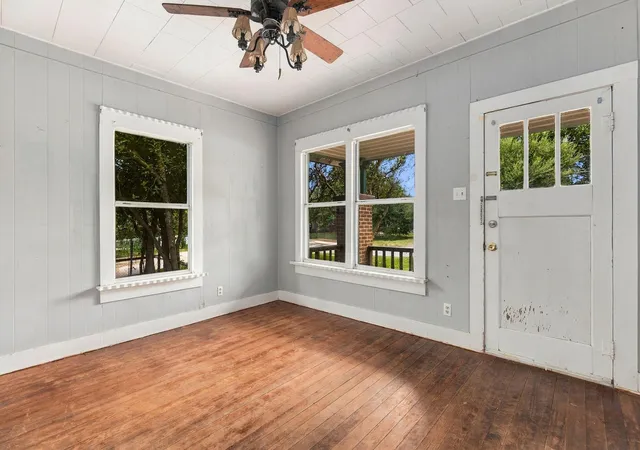 Photo 4 of Single family home for sale at 508 Sloan St, Taylor, TX 76574 | MLS# 8090937 | Listing updated on 2026-10-21